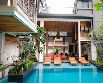 Nanda Heritage Hotel - Bangkok - Piscina