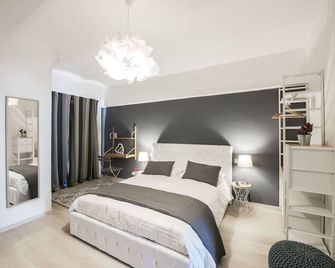 101 via esino - Ancône - Chambre