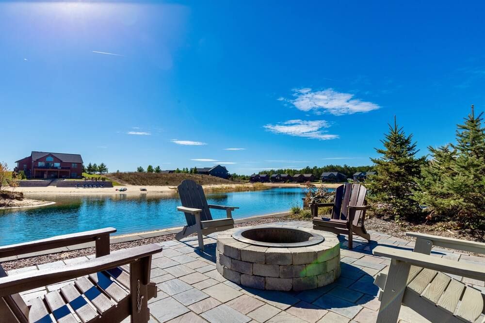 Beach,28 Miles to Dells, Fire Pit & Game Room - New Lisbon - Piscina