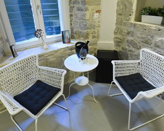 Pylon Rooms - Split - Patio