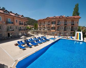 Flora Palm Resort - אולודניז - בריכה