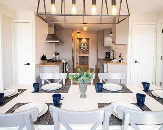 Les Chalets Tourisma - La Voisine - St-Raymond - Comedor