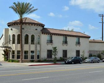 Tuscan Garden Inn - Los Angeles - Building