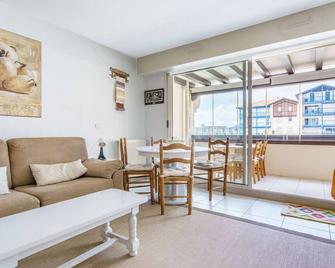 Apartment Hendaye, 1 Bedroom, 4 Persons - Hendaia - Sala de estar