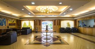 Golf View Hotel & Suites - Nedumbassery - Lobby