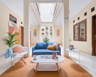 Cove Melita - Yakarta - Sala de estar