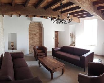 Large renovated air-conditioned gîte in the countryside with heated swimming pool 6 bdrms 15p - Castillonnès - Living room