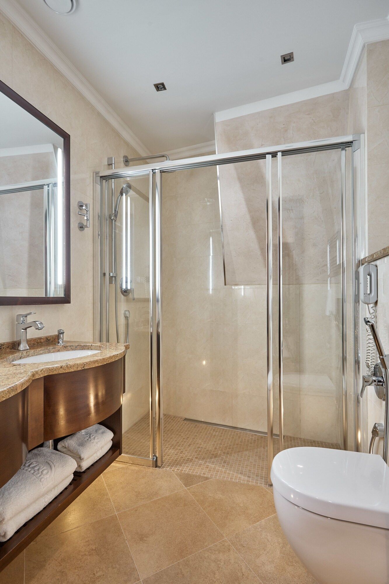 Hotel Romance - Carlsbad