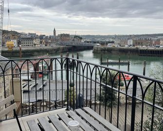 La Tour Aux Crabes Près De La Plage - Dieppe - Balkong
