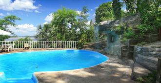 瓦賽普爾托瑪爾多納多生態旅館 - 馬爾多納多港 - 游泳池