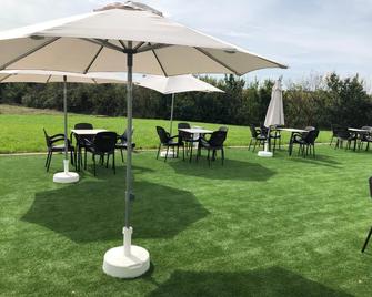 Hotel Villa de los Arcos - Los Arcos - Patio