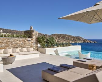 Ios Grand Pool Suites - Mylopotas - Pool