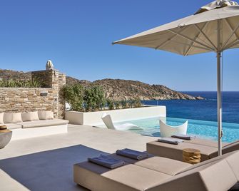 Ios Grand Pool Suites - Mylopotas - Pool