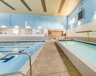 Smith Mountain Lake Condo With Pool Acce - Huddleston