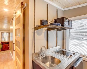 Quiet Country Studio Between Saugatuck and Holland! - Holland - Kitchen