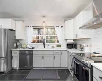 4bd Cozy Urban Escape 5 Mins To Dwtn & Wakemed. Movie Room And Arcade Game! - Raleigh - Cuisine