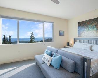 Spacious 3-Bedroom Townhome w/ Stunning Views, Hot Tub & Ski-In/Ski-Out - Vernon - Phòng ngủ