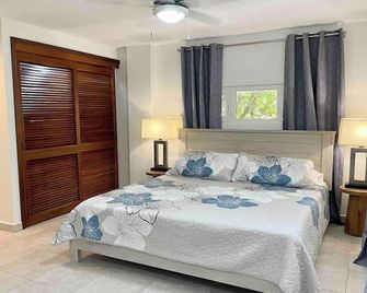 The luxe 1 bedroom apartment - Koolbaai - Slaapkamer