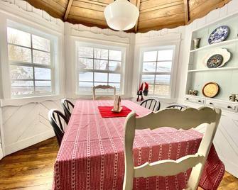 Located in the heart of Door County - Ephraim - Dining room