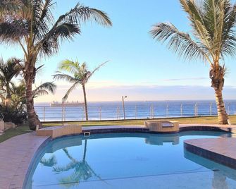 Seashelles Self-catering Apartment - Durban - Pool