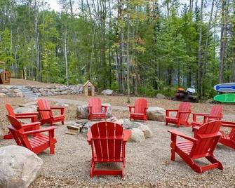 Bells' Dream Lakehouse on Bark Lake - Barry's Bay - Patio