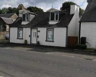 Rose Cottage Three Bedroom House With Parking Easter Special - Castle Douglas - Building