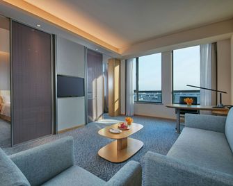 Holiday Inn Express Nantong Textile City By IHG - Nantong - Living room