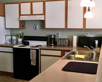 Apartment in spectacular mountain location viewing the red cliffs of Redstone. - Carbondale - Кухня