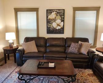Location - Location! Easy access to Meridian, Boise, Nampa & Eagle. - Boise - Wohnzimmer