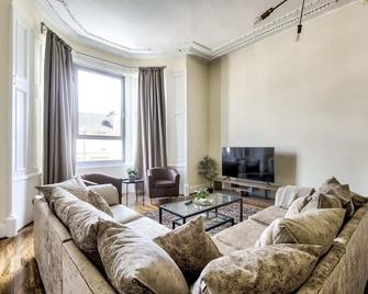 Stunning 5 bedroom apt, close to city centre, SEC, Hydro and motorway - Glasgow - Living room