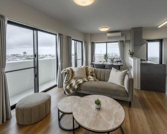 &Monde. Okinawa Arena Condominium - Chatan - Olohuone