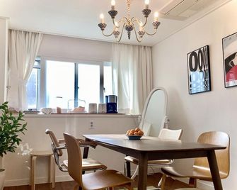 Philstay Myeongdong Central Hotel - Seoul - Essbereich