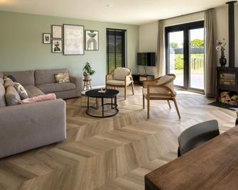 Beautiful villa on the water in Friesland - Sint Nicolaasga - Sala de estar