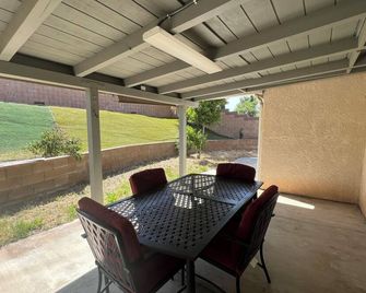 Beautiful and cozy! - Palmdale - Balcony