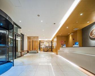 JI Hotel Xi'an Belltower Xin Cheng Square - Xi'an - Front desk