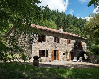 Secluded Stone Villa Retreat - Saint-Bonnet-le-Froid - Edificio