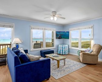 'Alee Side' oceanfront 5 bedrooms, 4 bathrooms - Supply - Living room
