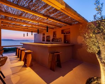 Akre Hotel - Designed for Adults - Naxos - Bar