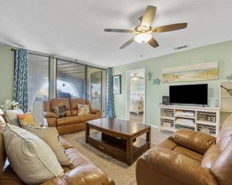 Ocean Hibiscus - Oceanfront Resort - St. Augustine - Living room