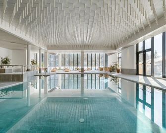 Ambiez Residencehotel - מדונה די קמפייו - בריכה