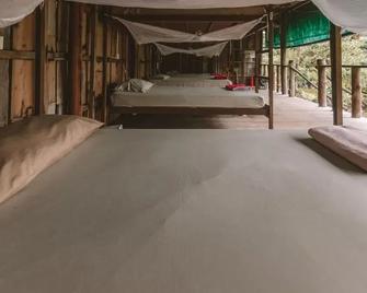 Mad Monkey Koh Rong Samloem - Koh Rong Sanloem - Bedroom