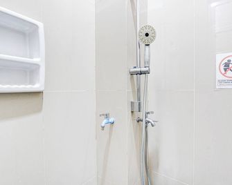 OYO 94929 Penginapan Kalijaga Syariah Dieng - Wonosobo - Bathroom