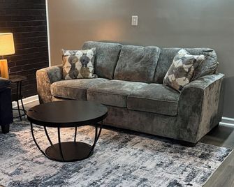 The Cove #3, Adorable 2-bedroom apartment with AC in Rockingham - Rockingham - Wohnzimmer