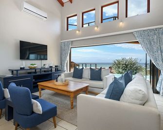 San Lameer Villa 14329 - 4 Bedroom Deluxe - 8 pax - San Lameer Rental Agency - Southbroom - Living room