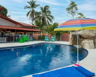 Gardenview Retreat | Beachfront | Walk Everywhere - Manzanillo - Pool