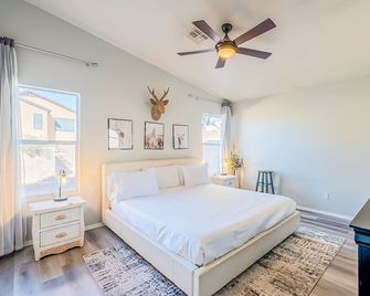 Three bed two bath, gas grill, king bed - Tucson - Sypialnia