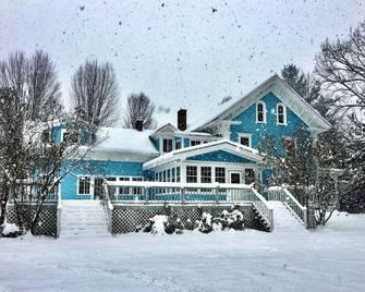 Spacious Private Rustic Penthouse near Stowe - Morrisville - Building