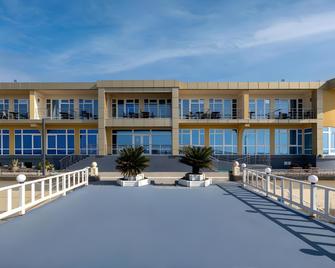 Lazur Beach Hotel Sochi - Sochi - Building