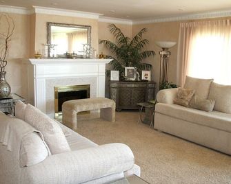 Shared Home - Inglewood - Living room