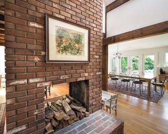 Charming 6 Bdrm Countryside Stay, Sauna and HotTub - Great Barrington